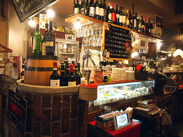 ヴェネチィア酒場では、本場のワインを沢山取り揃えています。